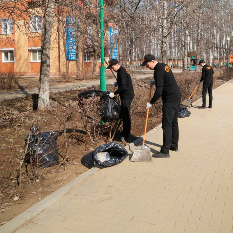 Уборка листьев в Буинске